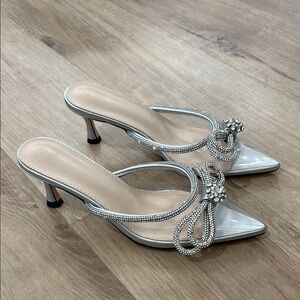 NEW Women’s Rhinestone Bow Slides